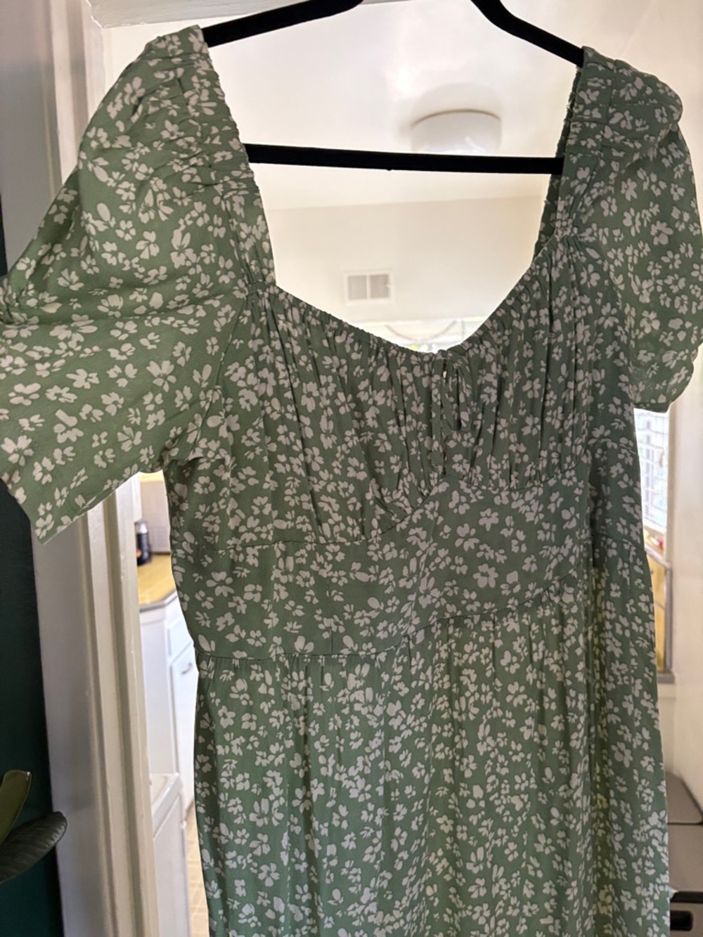 Green Floral Midi Dress - Lightweight Puff-Sleeve Style
